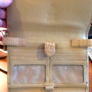 Brighton organizers one beige